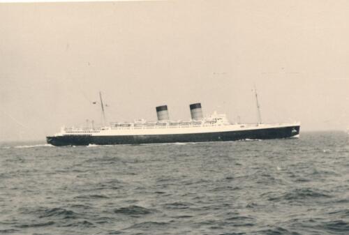 Passagierschiff-Mauretania-im-Atlantik