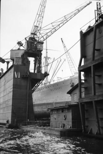 Hamburg Watussi Zwei-Schornsteiner der Deutschen Afrika Linien