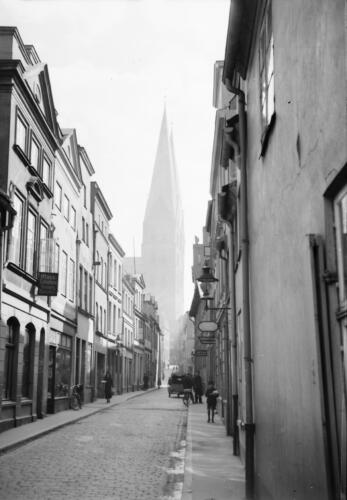 Luebeck-Marienkirche-im-Hintergrund