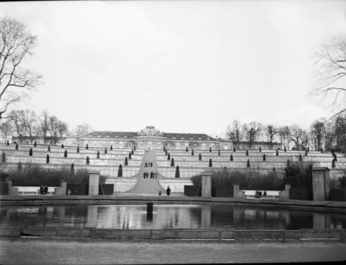 Potsdam-Sanssouci-Schloss 1